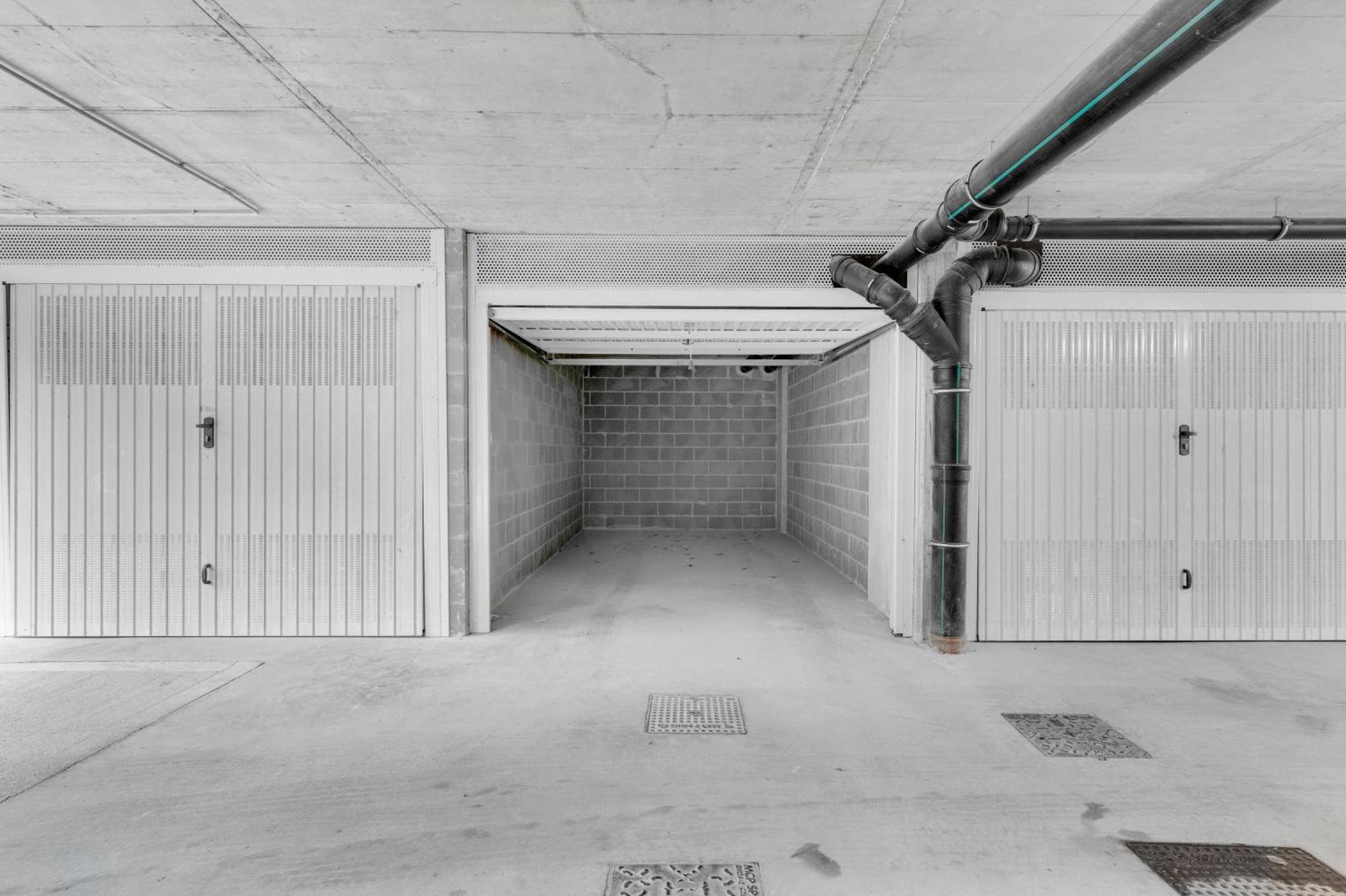 Airy With Balcony & Garage * Milan
