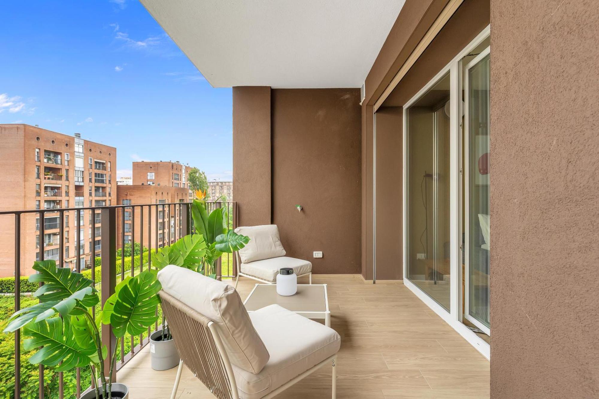 Apartment Airy With Balcony & Garage