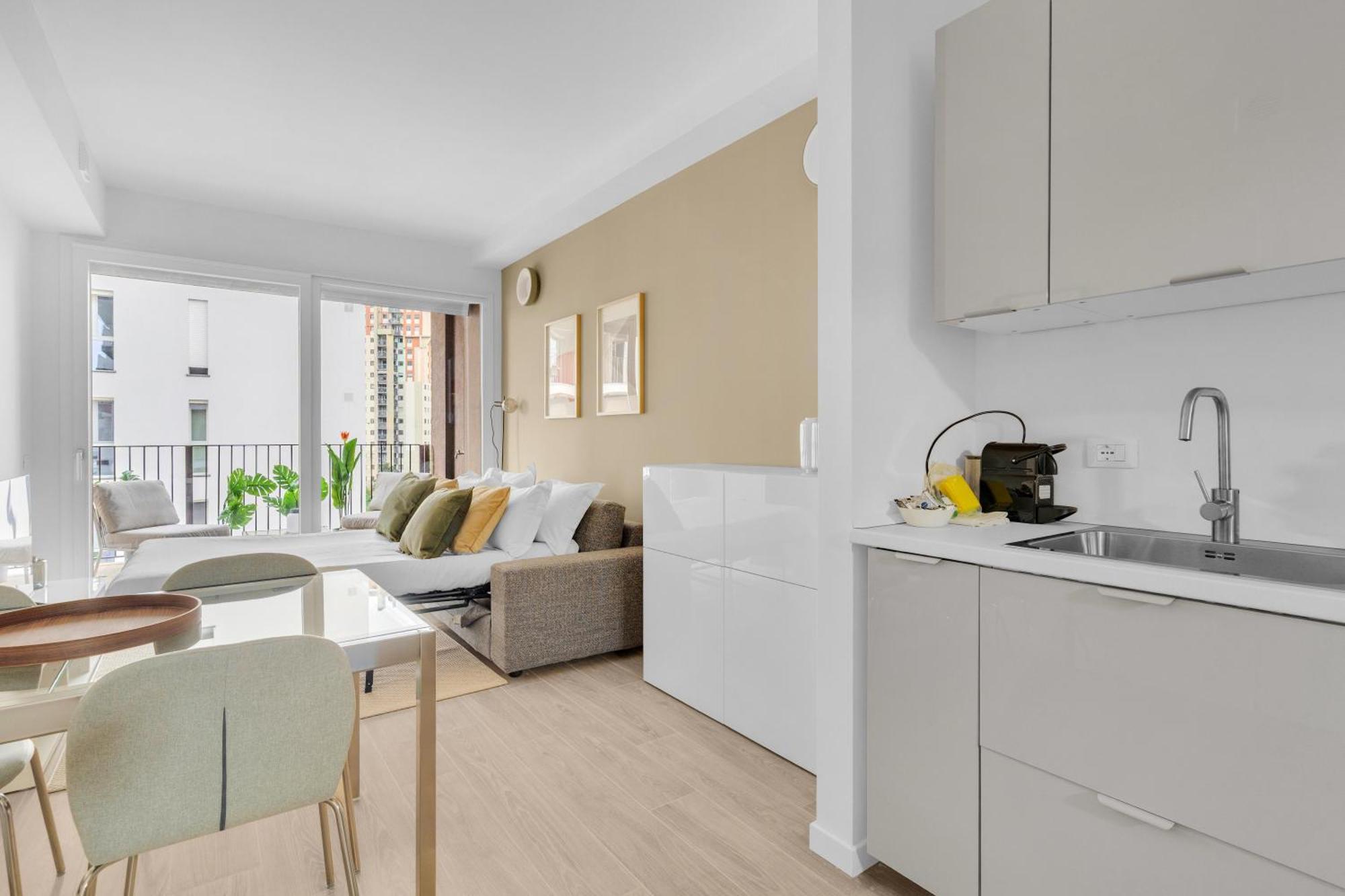 Airy With Balcony & Garage Apartment *