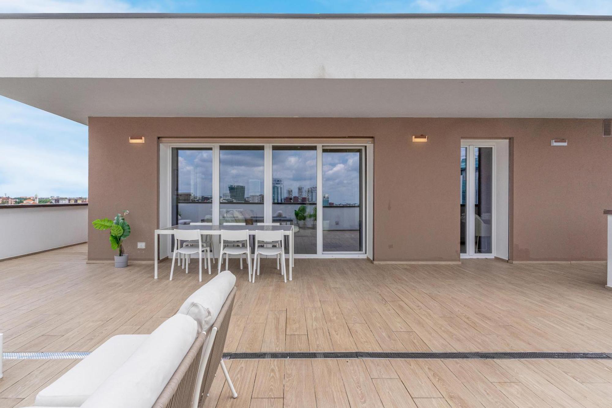 Airy With Balcony & Garage *