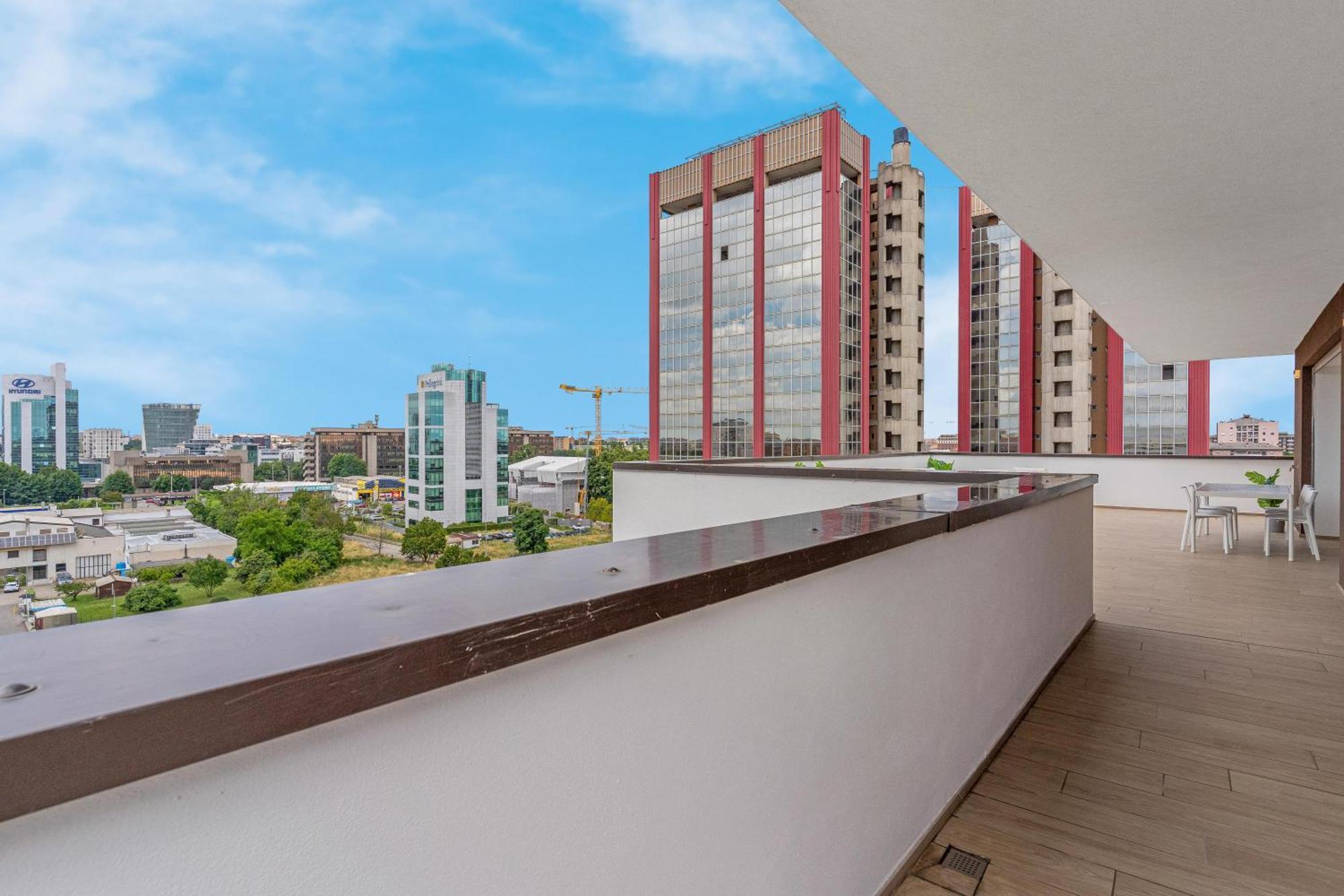 Airy With Balcony & Garage Milan