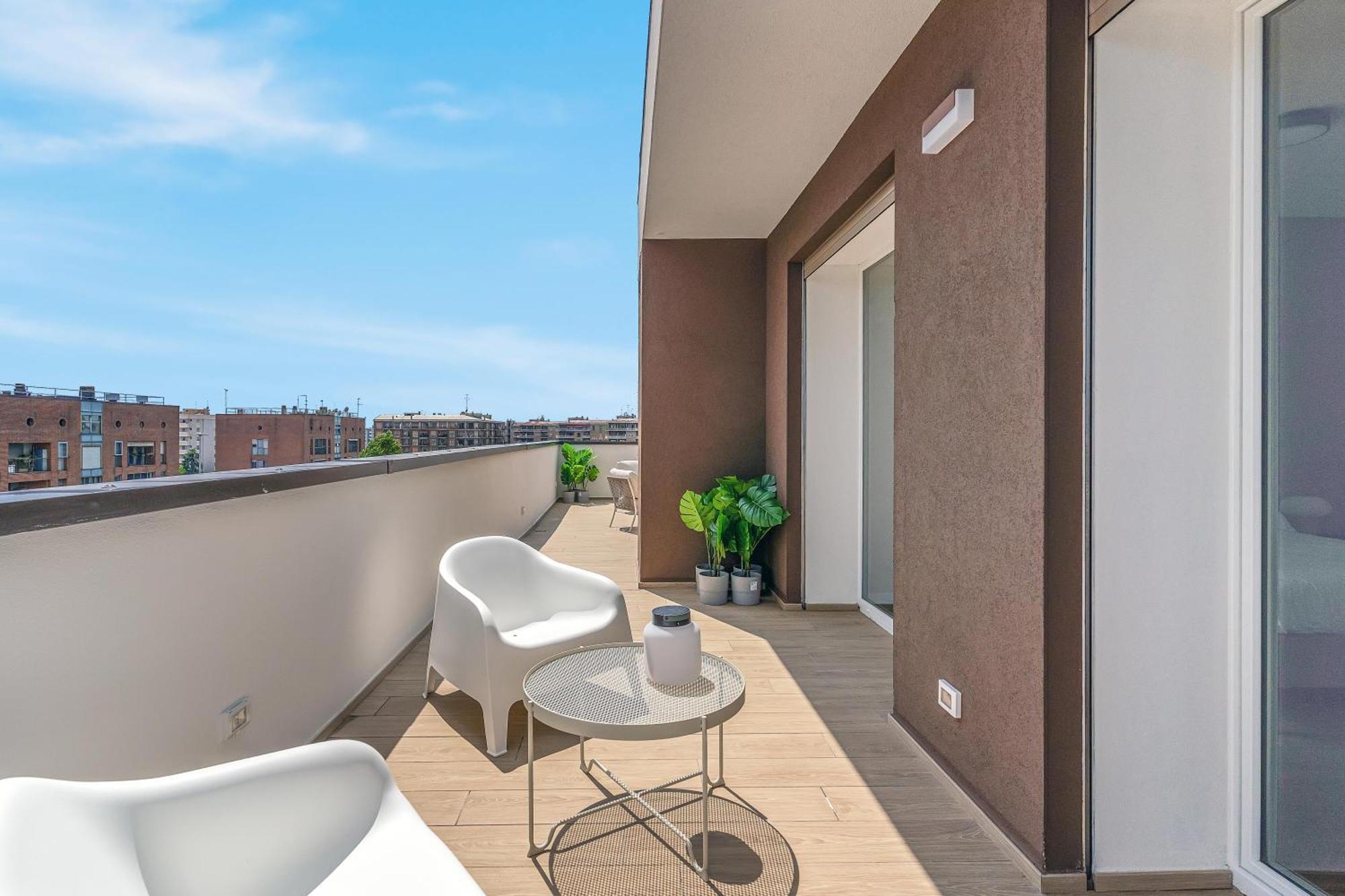 Airy With Balcony & Garage