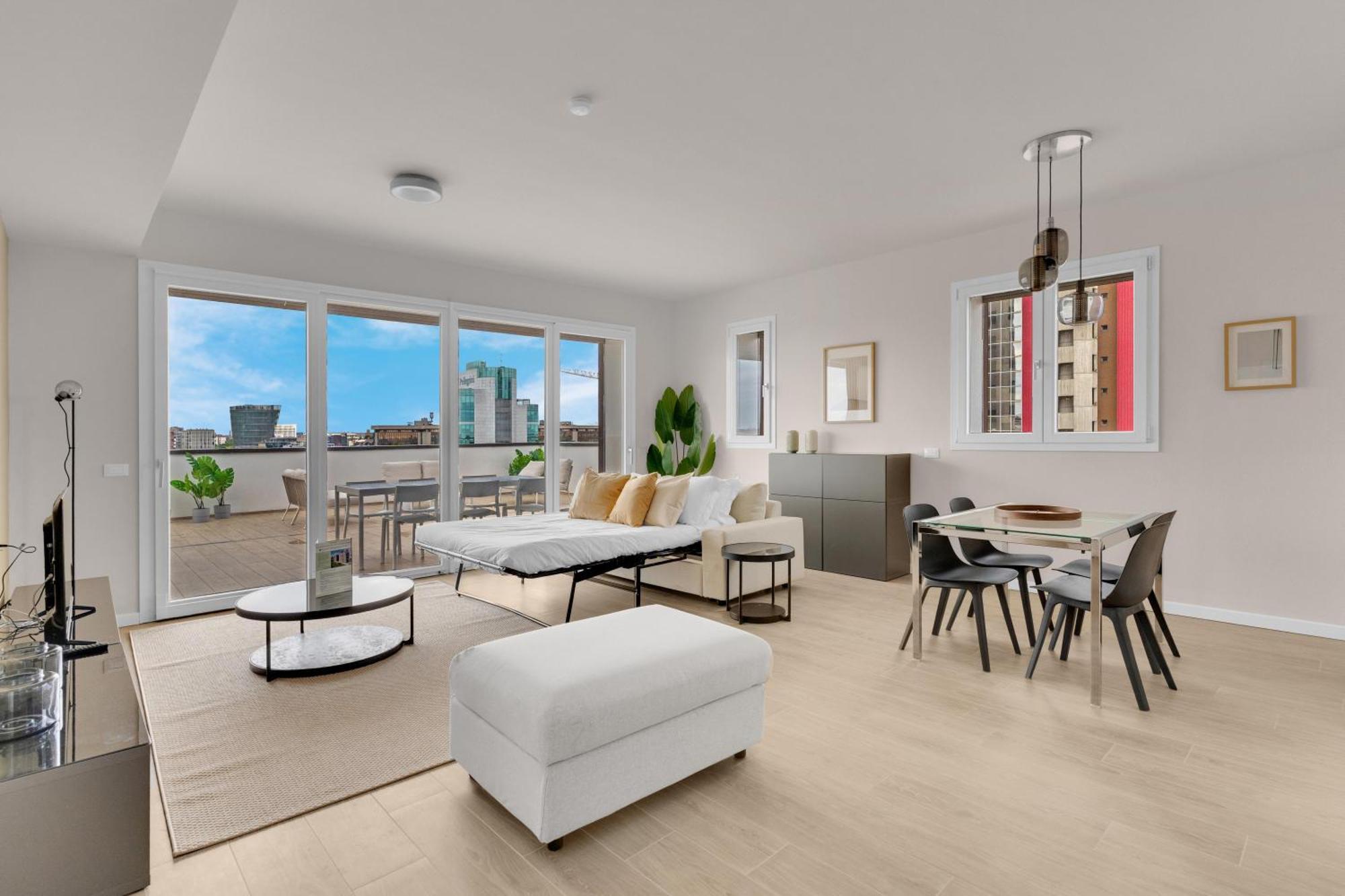 Airy With Balcony & Garage Apartment