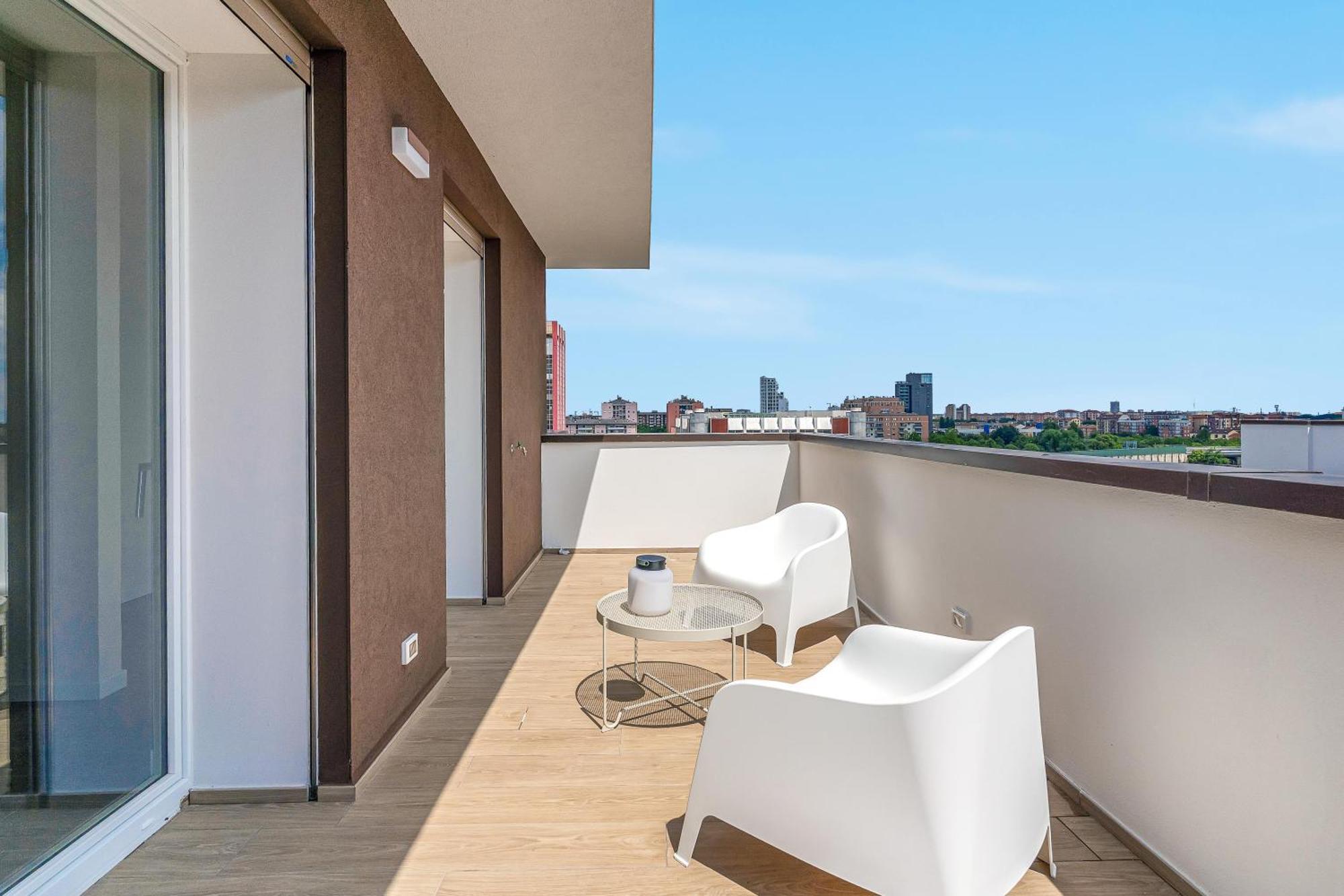 Airy With Balcony & Garage