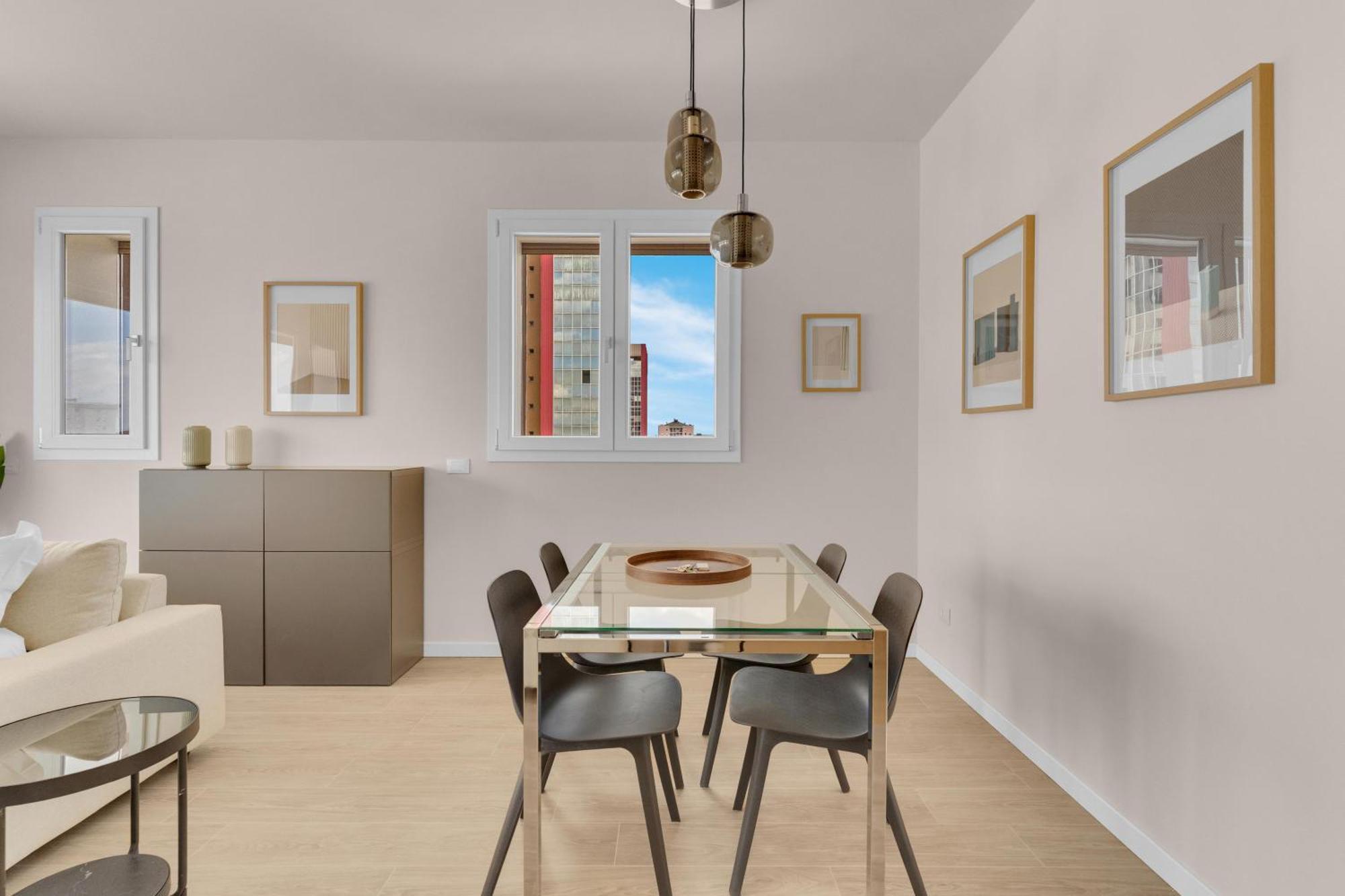 Airy With Balcony & Garage * Milan